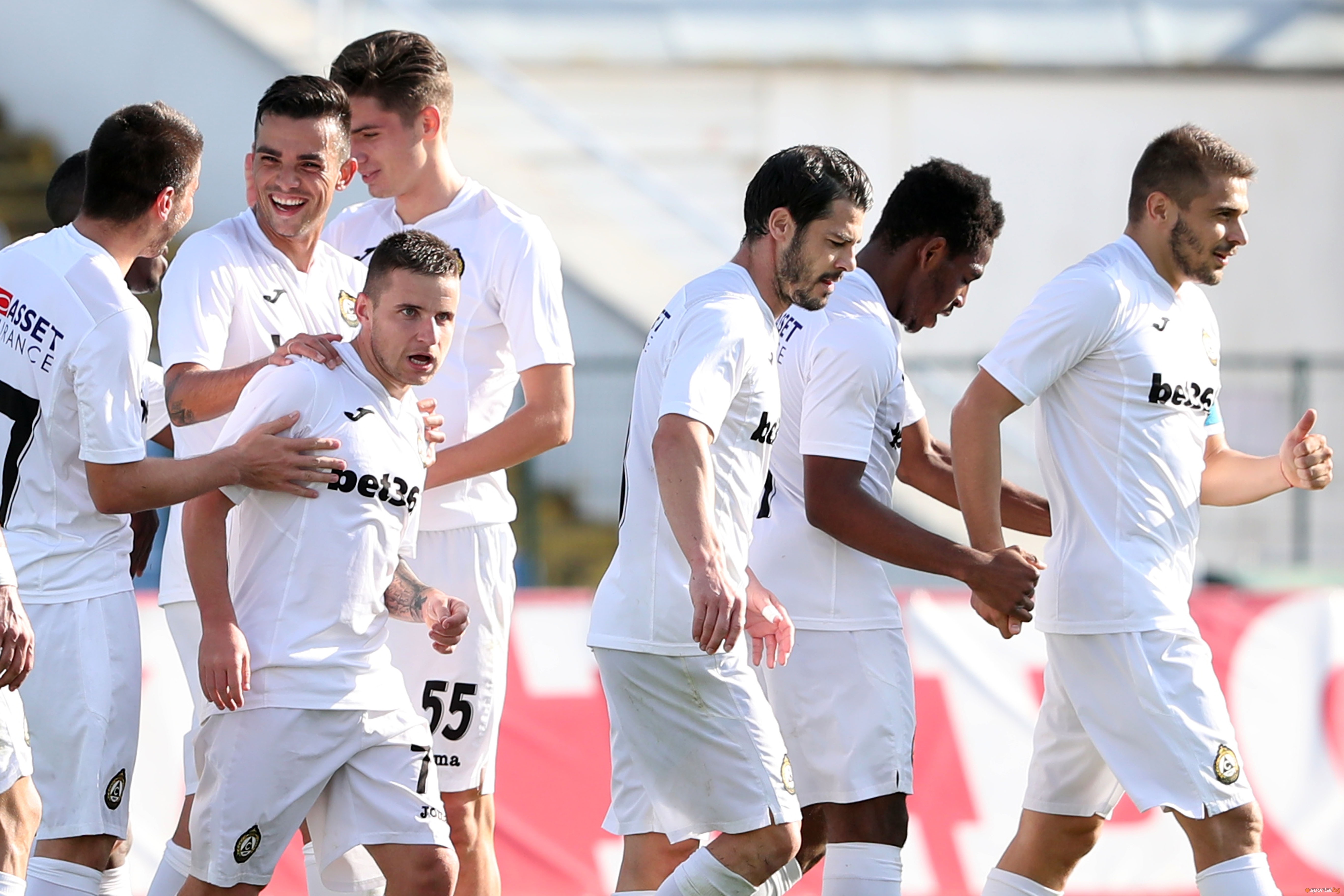 Старши треньорът на Славия Златомир Загорчич определи групата за двубоя