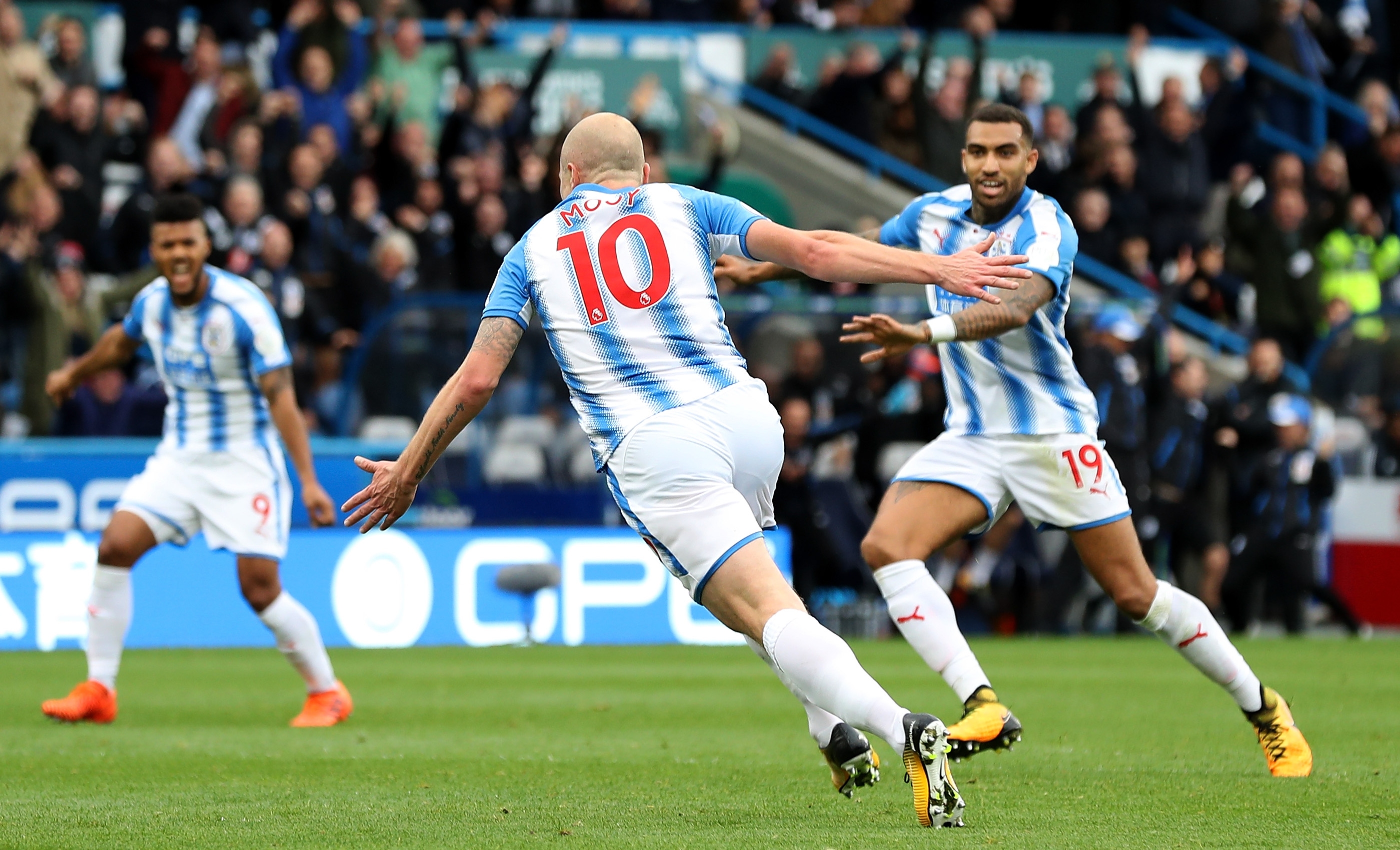 Манчестър Юнайтед и Хъдърсфийлд се изправят един срещу друг за