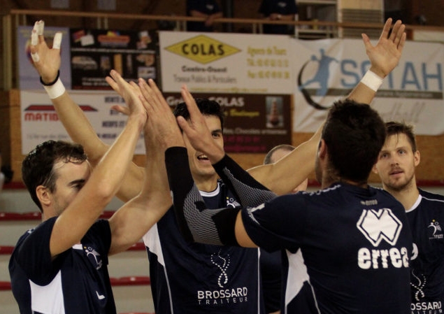 Националът Светослав Гоцев и неговият клуб Тур спечелиха у дома