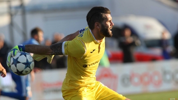 Капитанът на Левски Божидар Митрев бе един от многото който