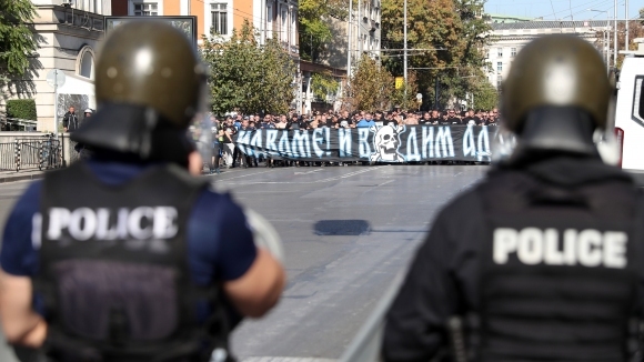 39 фенове бяха арестувани при сблъсъци преди и по време