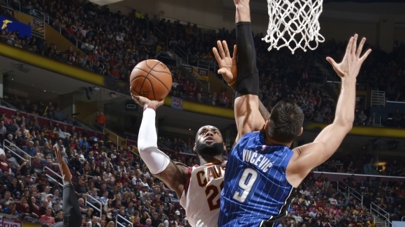 Шампионът в Източната конференция Кливланд Кавалиърс претърпя първо поражение за