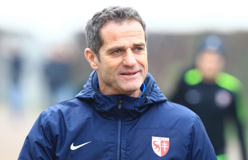 Старши треньорът на Метц Филипе Хиншбергер бе уволнен Тимът от