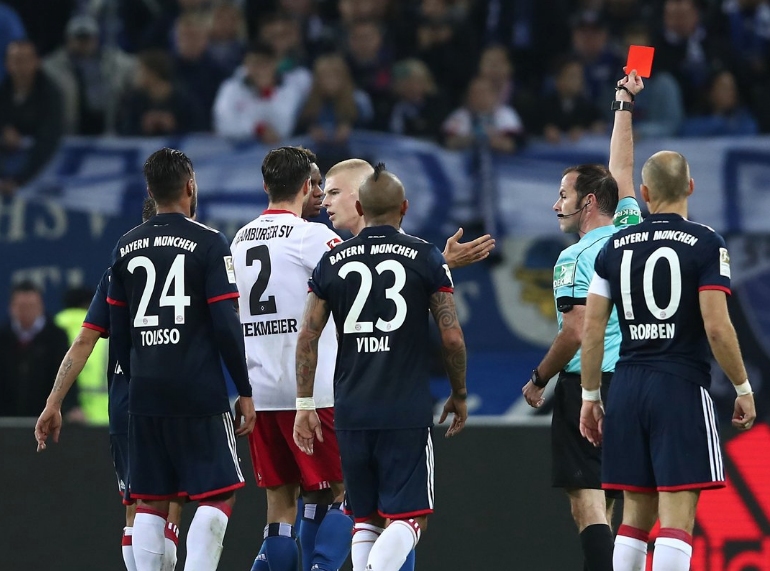 Ден след края на мачовете на Байерн Мюнхен и Борусия