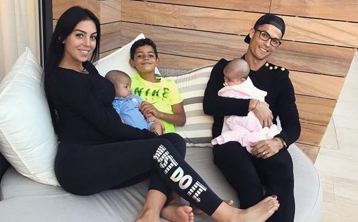 Джорджина Родригес сподели в Инстаграм умилителна снимка с близнаците на