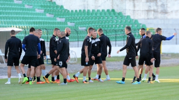 С тренировка на стадион Тича стартира седмицата отборът на Черно