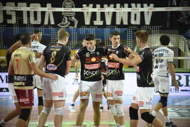 Разпределителят на националния ни волейболен отбор Геори Сеганов и неговият