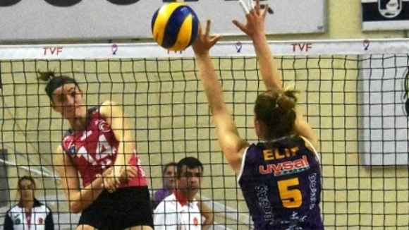 Волейболната националка Емилия Димитрова и нейният Бурса ББ записаха първа