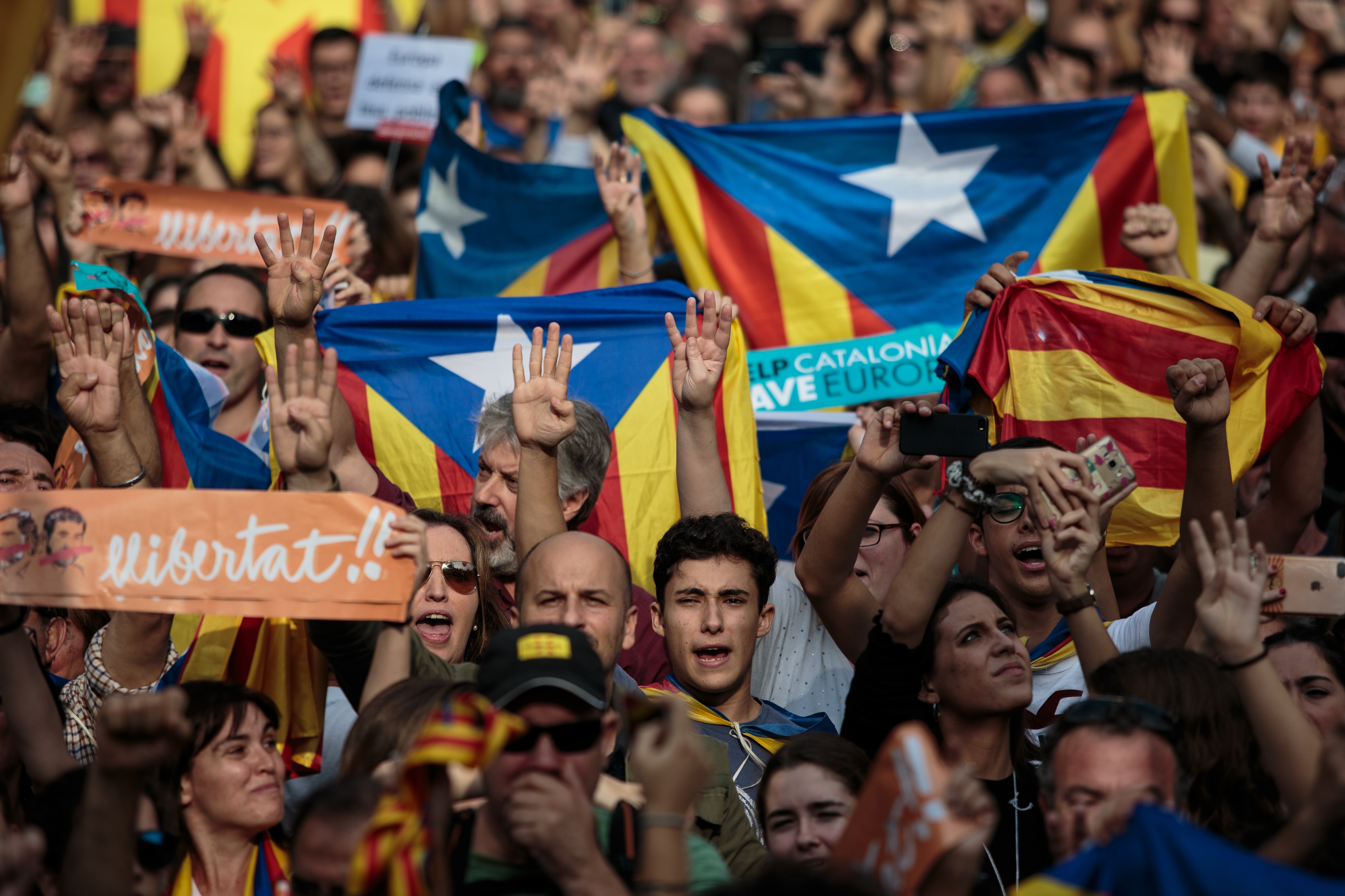 Както се очакваше, парламентът на Каталуня обяви независимост, с което