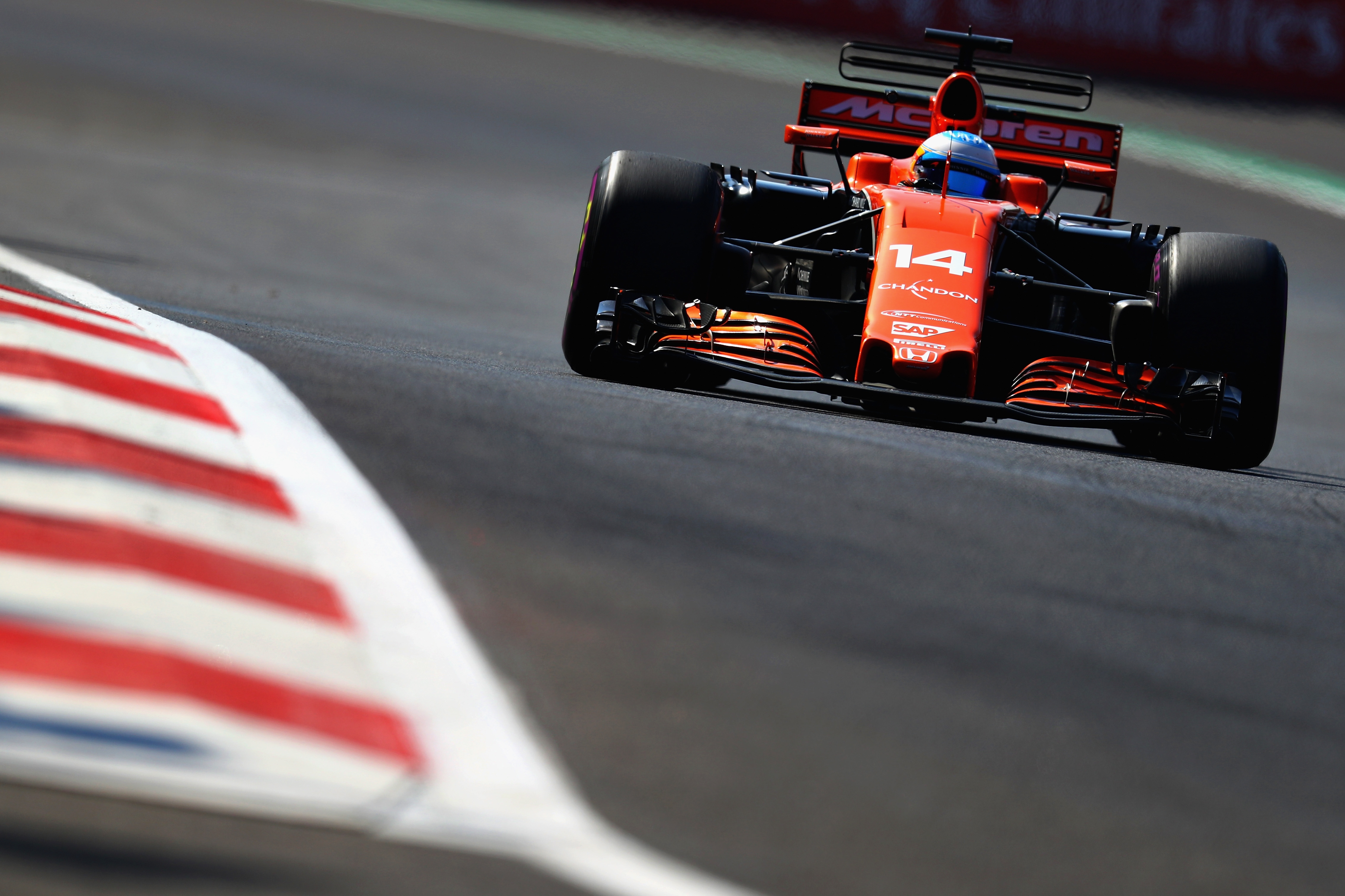 В състезанието за Гран При на Мексико двамата пилоти на