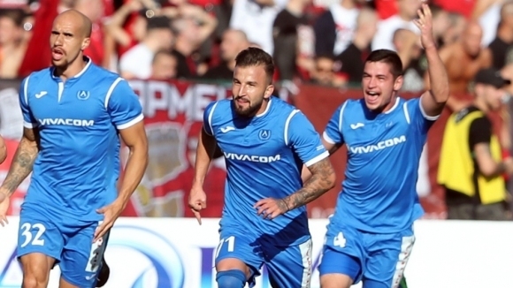 До началото на последния месец на годината ръководството на Левски