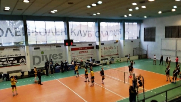 Женският волейболен тим на Славия записа първа победа в първенството