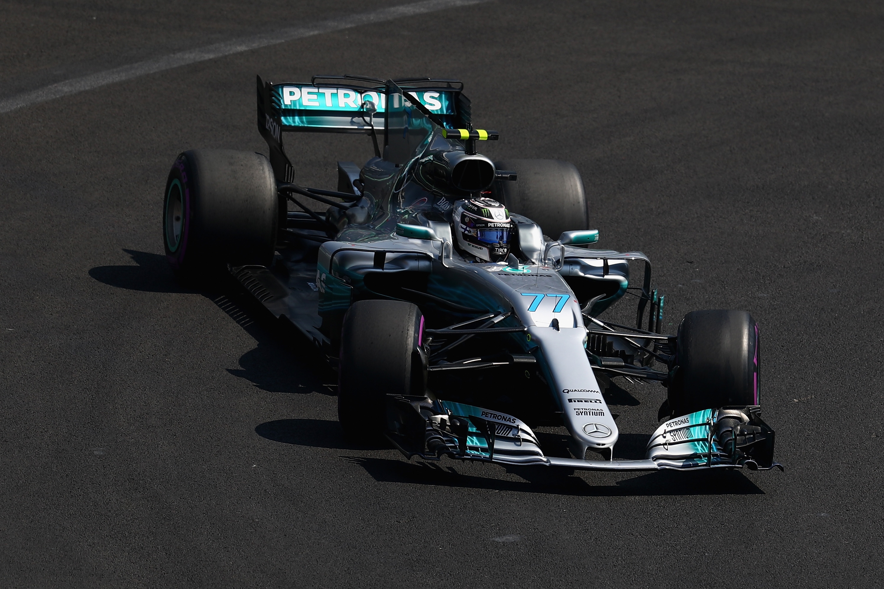 Валтери Ботас обвини Макс Верстапен че е съсипал първата му