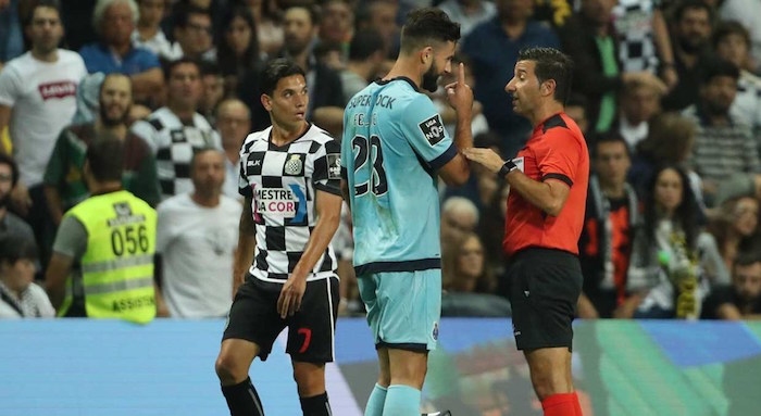 Водачът в португалското първенство Порто не сбърка в градското дерби