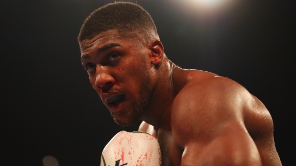 Защитилият поясите пред близо 80 хиляди зрители на Принсипалити Стейдиъм