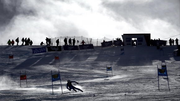 Първото състезание от Световната купа по ски алпийски дисциплини за