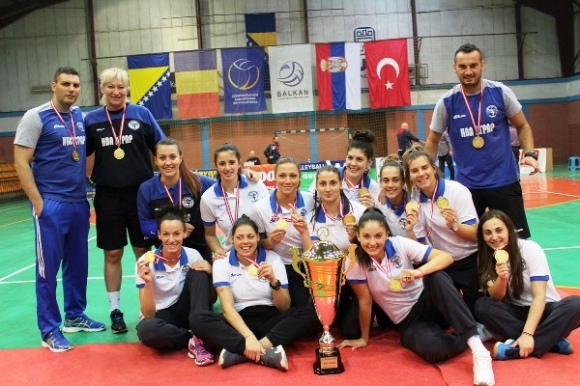 Българската волейболистка Ралица Василева и нейният сръбски отбор Железничар Лайковац