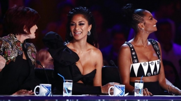 Никол Шерцингер отново не пропусна да привлече вниманието към себе