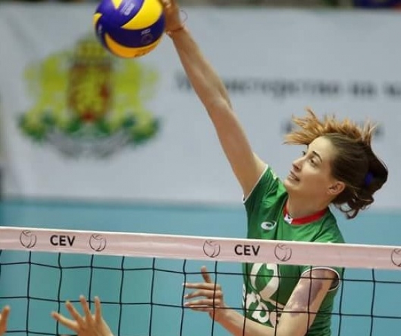 Мария Данчева е родена в град Пазарджик Тренира волейбол от