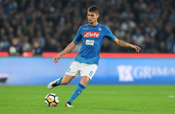 Арсенал се интересува от халфа на Наполи Жоржиньо Бразилецът е