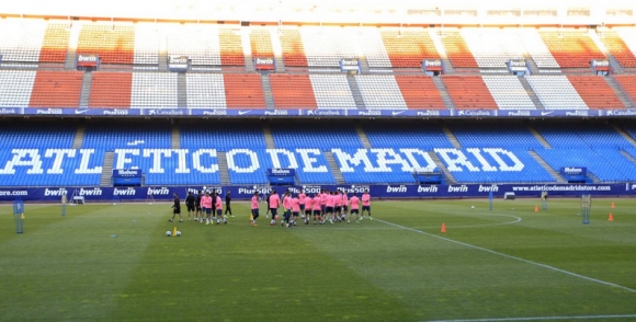 Футболистите на Атлетико Мадрид вчера тренираха на Висенте Калдерон Момчетата