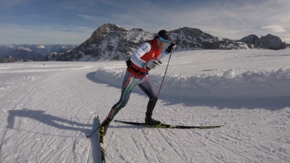 Водещите ни състезатели по ски бягане Веселин Цинзов на снимката