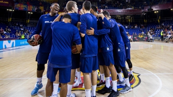 Александър Везенков ще бъде само зрител и на неделния мач