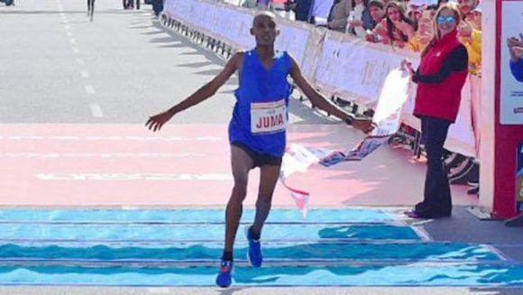 Танзанийският състезател в маратона Исмаел Джума е починал по-рано тази