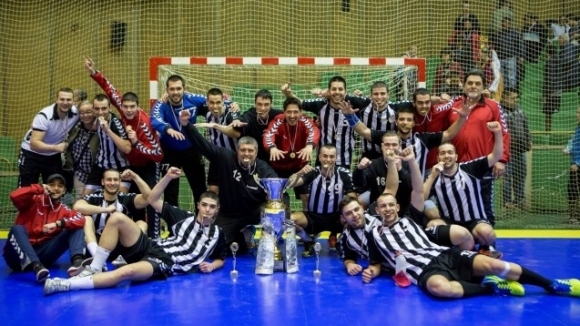 Мъжкият хандбален отбор на Локомотив Варна отново показа че и