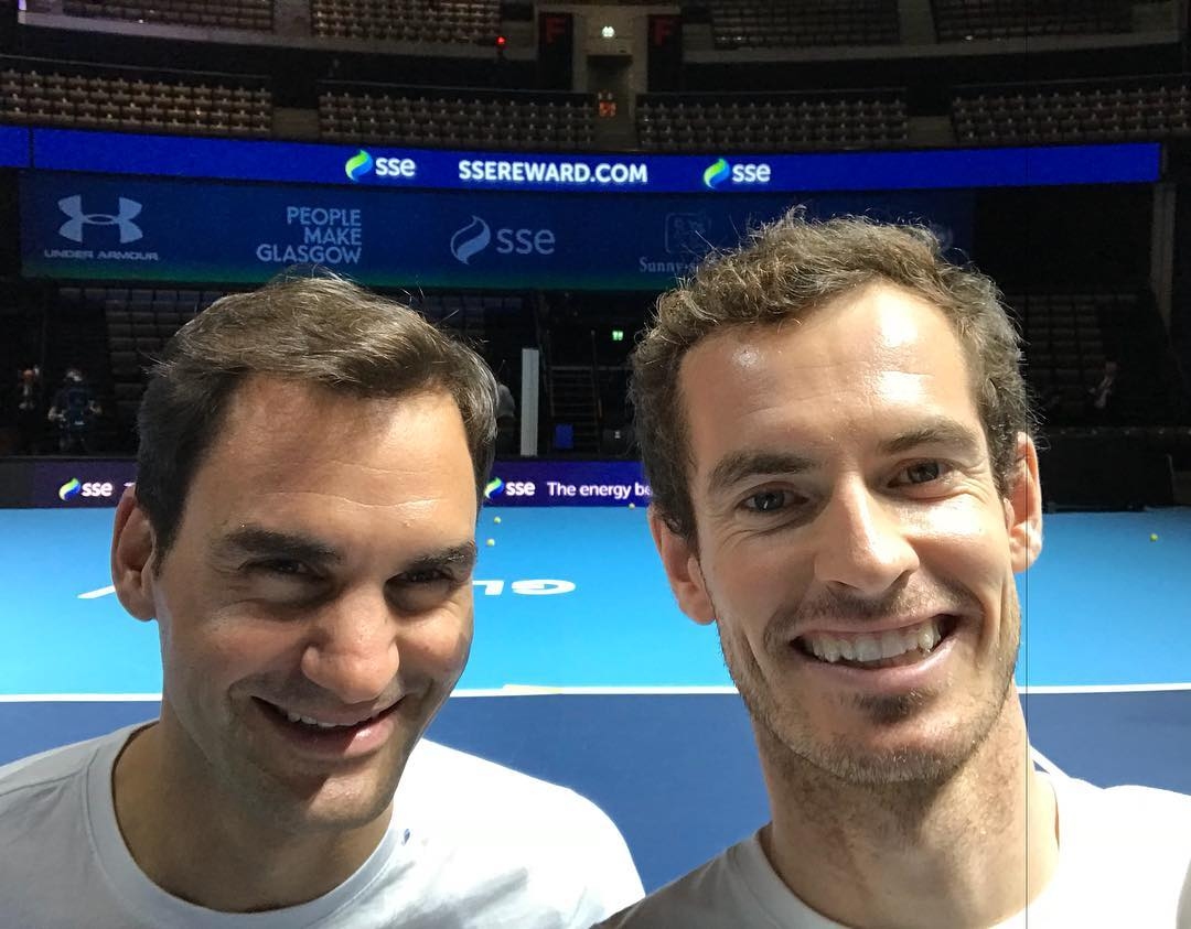 Роджър Федерер победи Анди Мъри в благотворителен мач в Глазгоу