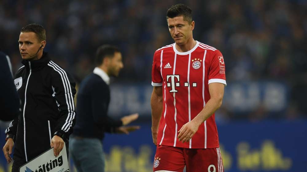 Жертва на нагъл измамник е станал полският нападател на Байерн