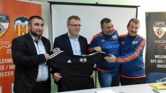 Испанският футболен гранд Валенсия официално откри училище по футбол в