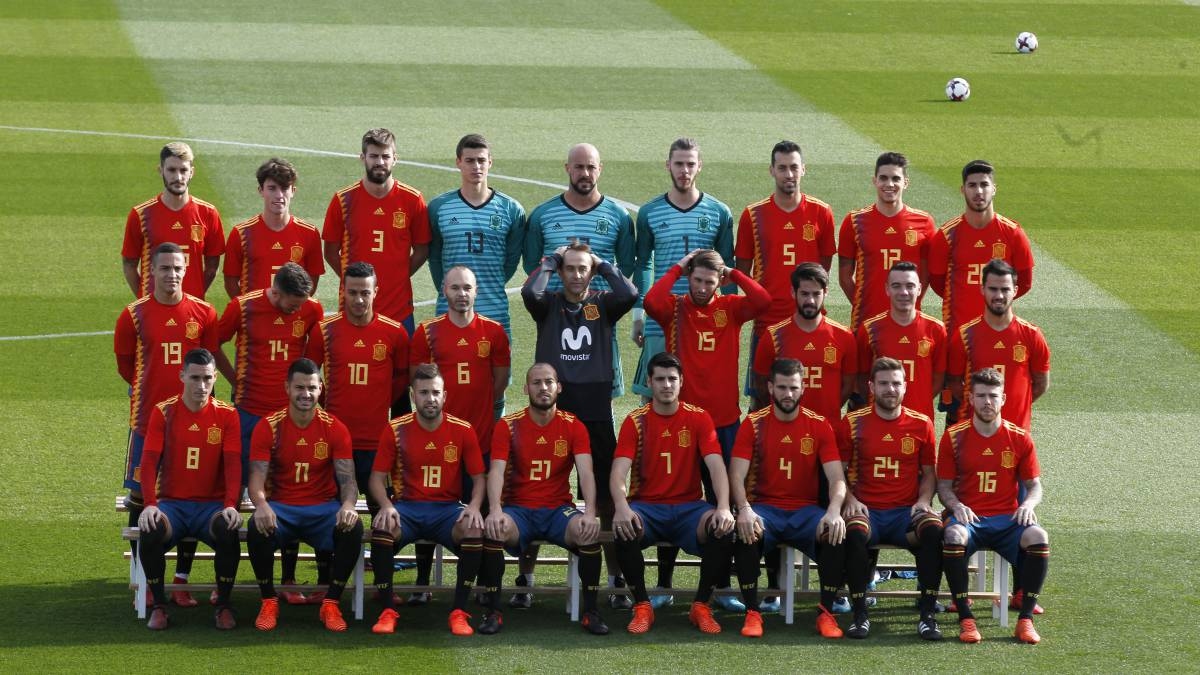 Футболистите от националния отбор на Испания и селекционерът Юлен Лопетеги