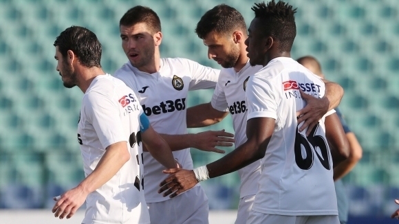 Отборите на Раднички Ниш и Славия завършиха наравно 2 2 в