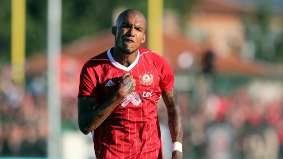 Португалският футболен шампион Бенфика иска да привлече голмайстора на ЦСКА