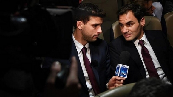 Григор Димитров влезе в ролята на спортен журналист и взе