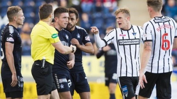 Футболната асоциация в Шотландия наказа футболист с лишаване от състезателни