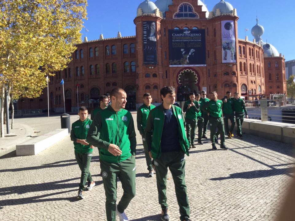 Футболистите от националния отбор направиха кратка разходка около своя хотел