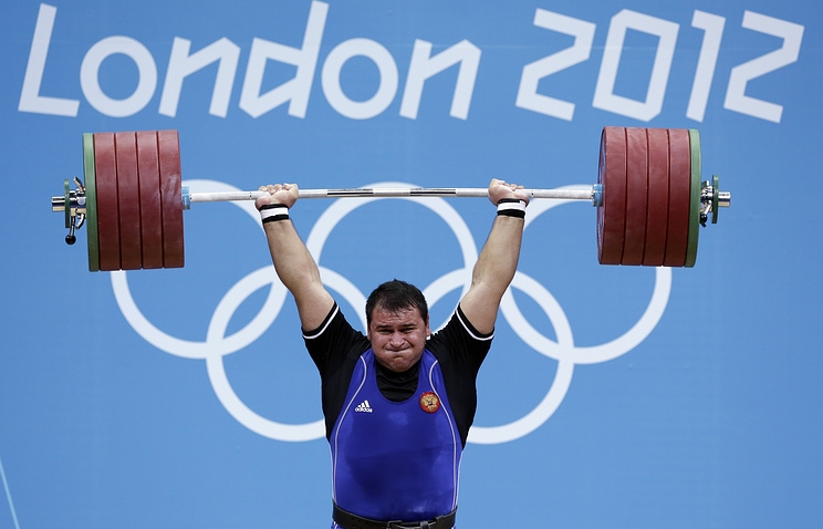Международната федерация по вдигане на тежести спря състезателните права на