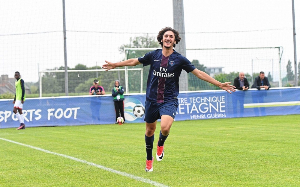 17-годишен талант от футболната академия на Пари Сен Жермен Ясин