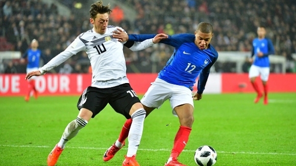 Отборите на Германия и Франция играят при 0 0 в контрола