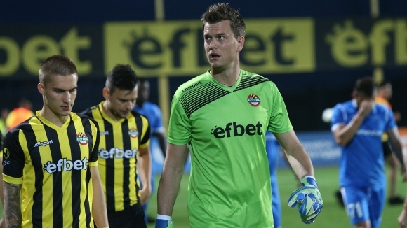 Вратарят Иван Чворович ще продължи да играе в Ботев (Пловдив)