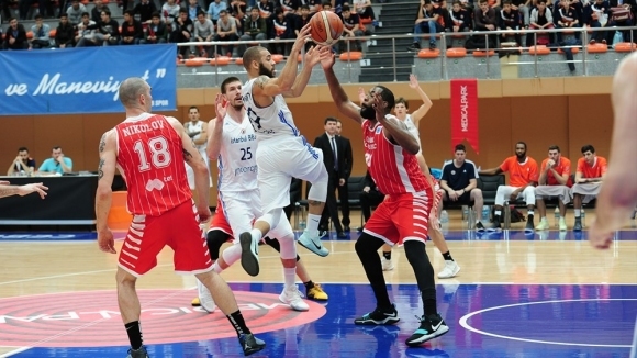 Шампионът на България по баскетбол Лукойл Академик остана с илюзорни