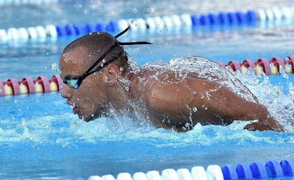 Най-добрият български плувец Антъни Иванов избра да се подготвя и