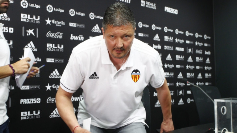 Старши треньорът на Валенсия Любослав Пенев официално е поискал пред