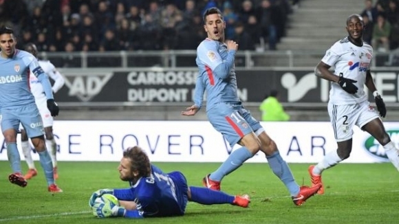 Отборите на Амиен и Монако не успяха да излъчат победител