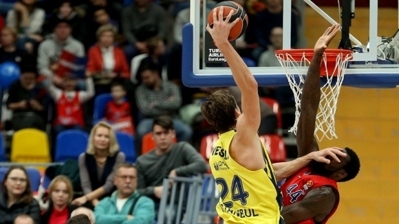 Европейският клубен шампион Фенербахче спечели едно от най-труднит си гостувания