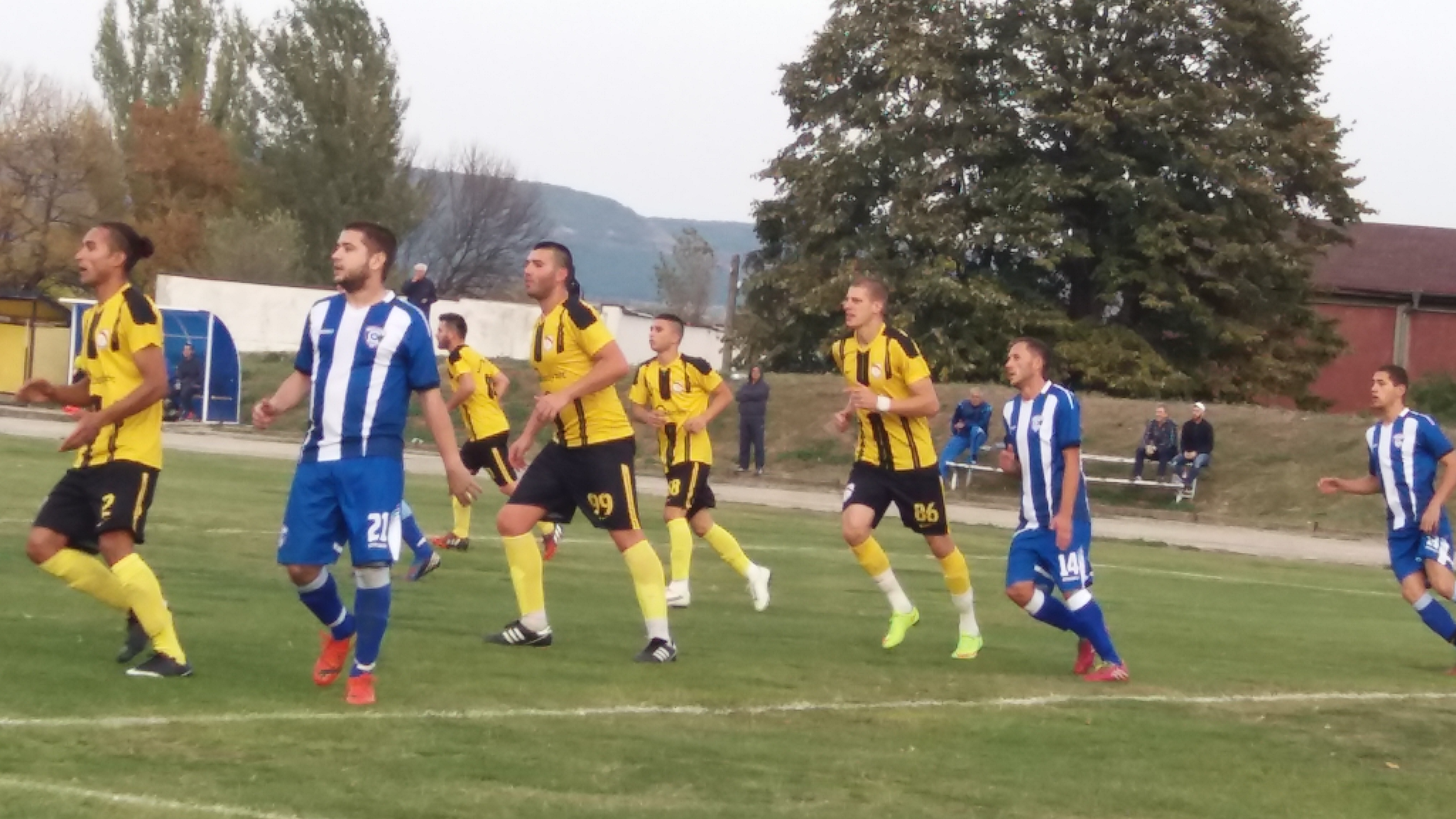 Футболистите на Ботев Нови пазар постигнаха поредна победа над Спартак