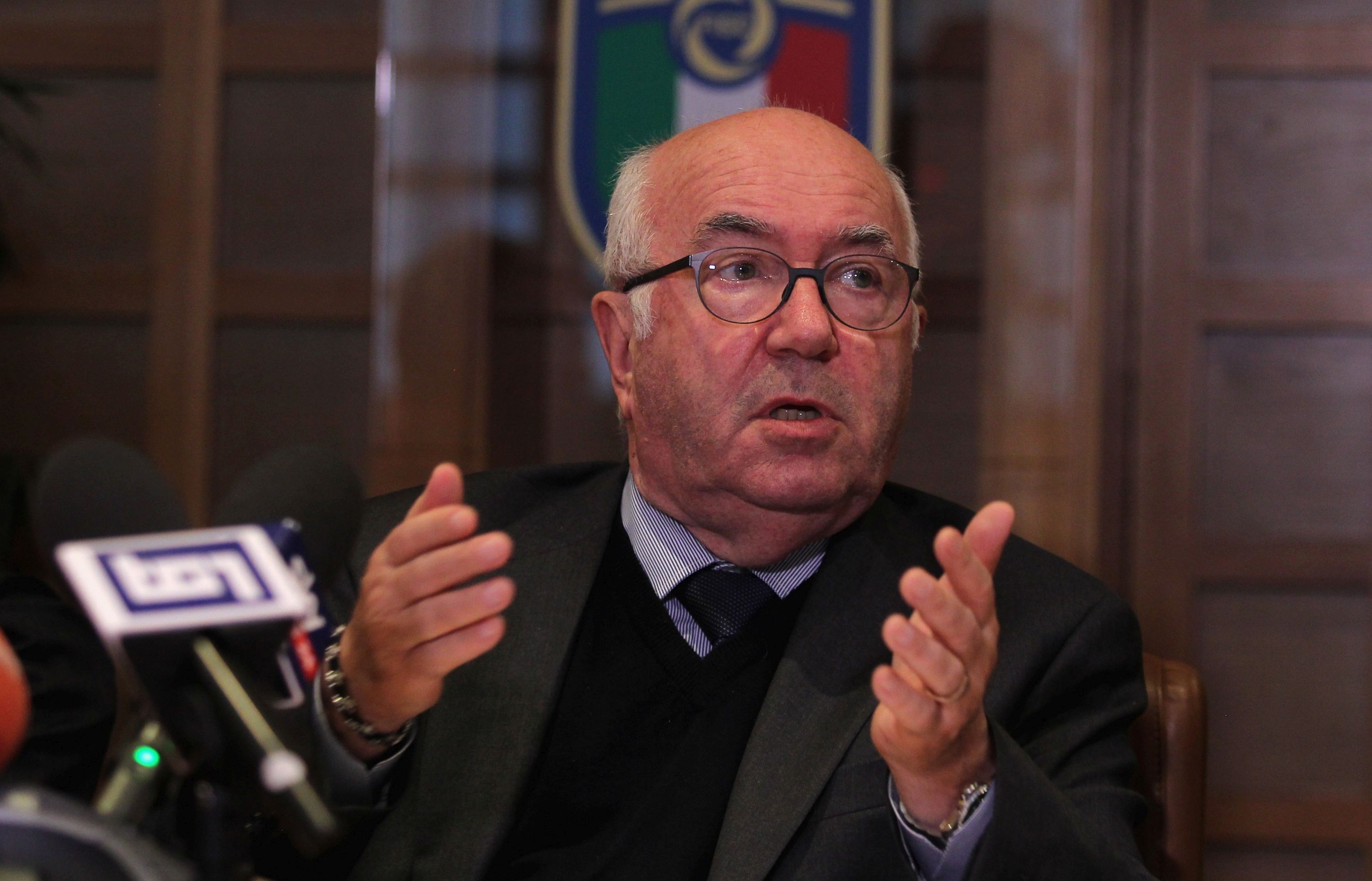 Шефът на Италианската футболна федерация Карло Тавекио почти сигурно ще