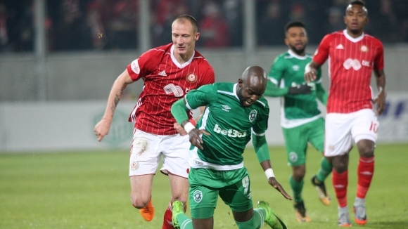 Левият бек на ЦСКА София Антон Недялков бе сменен в 74 ата